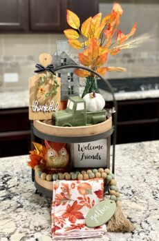 "Welcome Friends" Decor Set